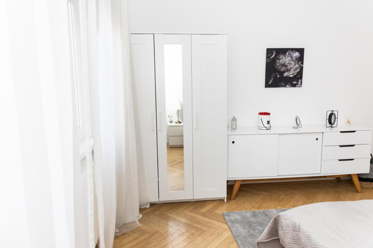 Moonlight Apartment With Porch Near Schoenbrunn And Westbahnhof Wien Exteriör bild