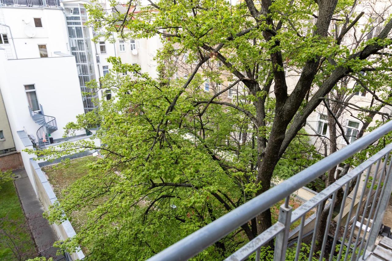 Moonlight Apartment With Porch Near Schoenbrunn And Westbahnhof Wien Exteriör bild
